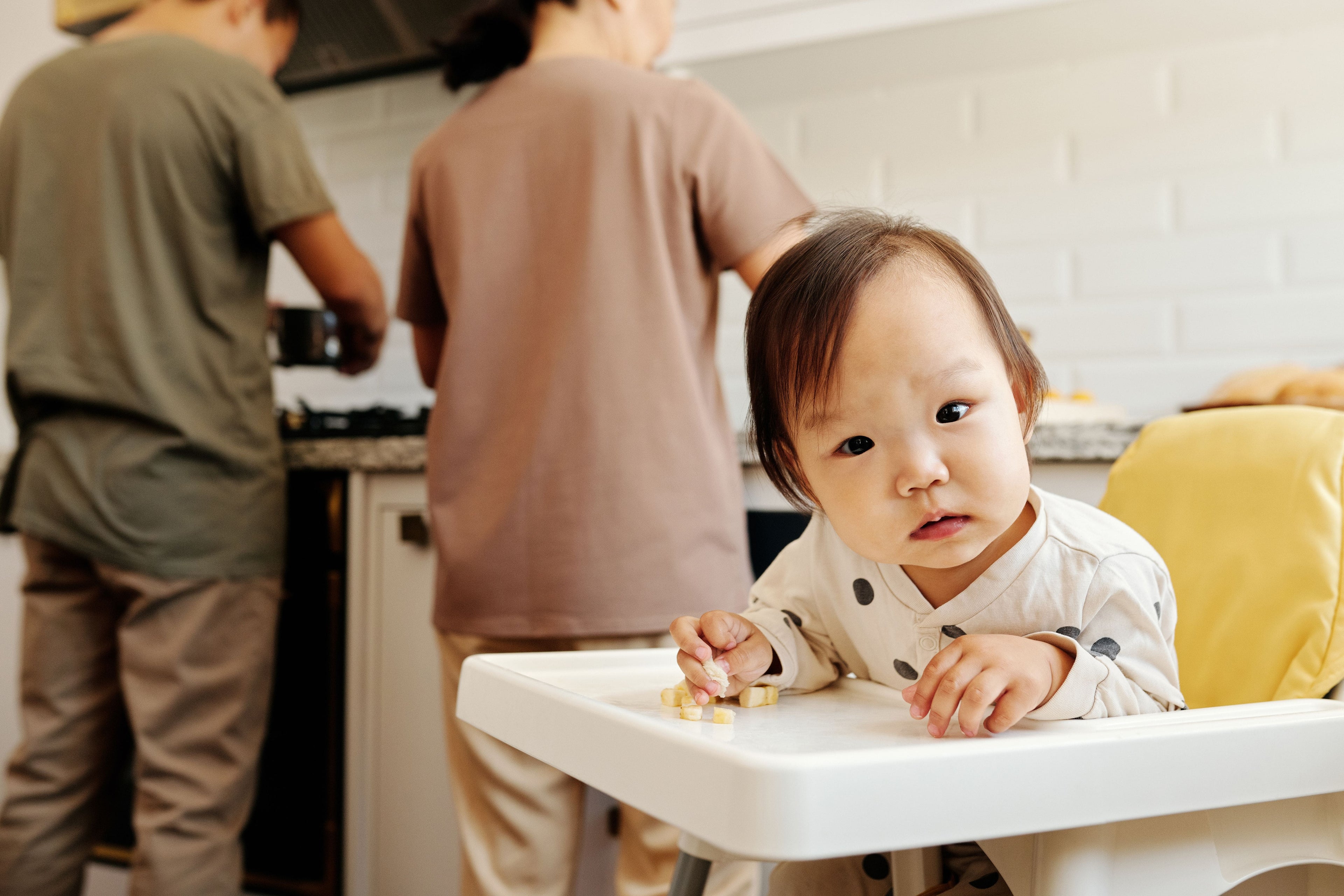 Bébé refuse les morceaux : 7 solutions qui fonctionnent vraiment