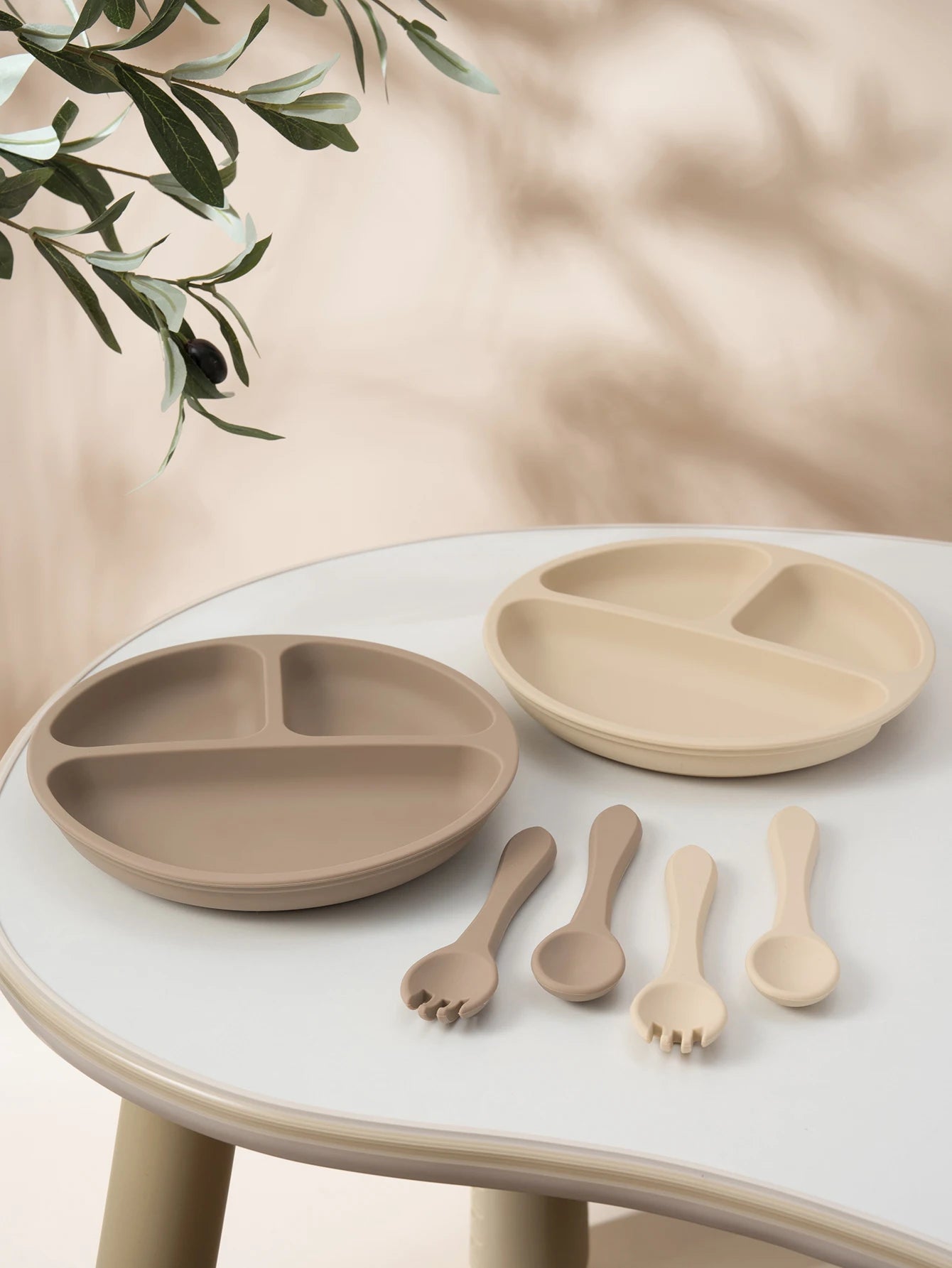 Assiette silicone avec ventouse et ses couverts