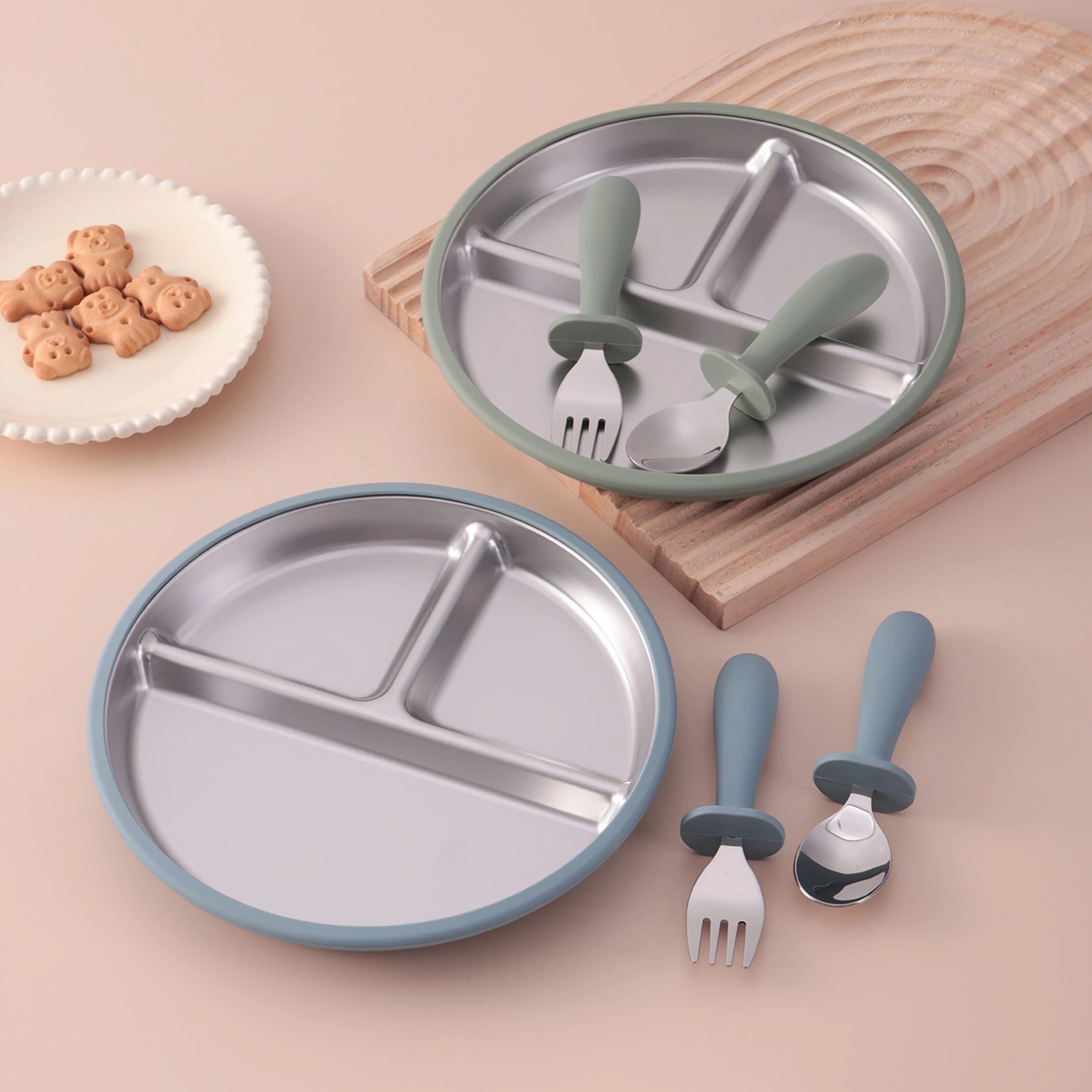 assiette bébé inox silicone compartimentée avec couverts cuillère et fourchette pour bébé 