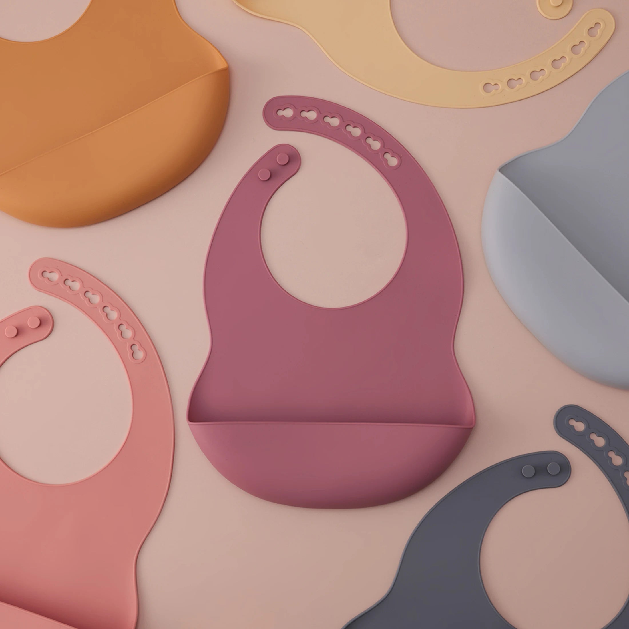 bavoir bébé silicone avec récupérateur anti taches et antidérapant