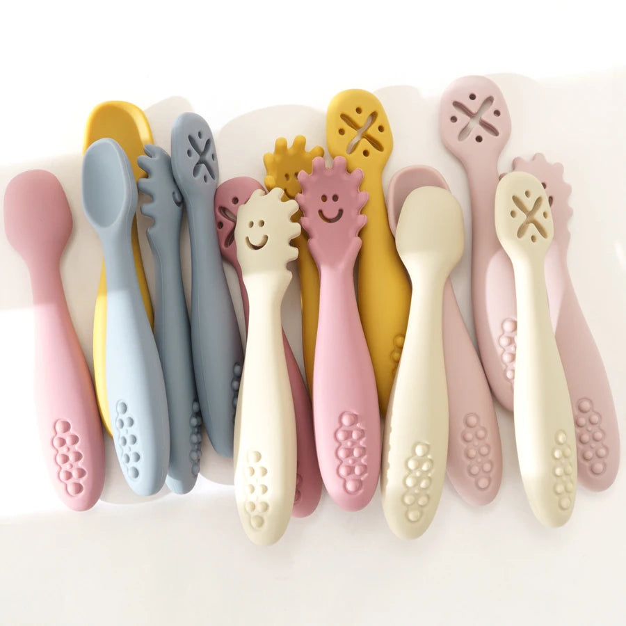 couverts bébé apprentissage silicone ergonomiques prise facile