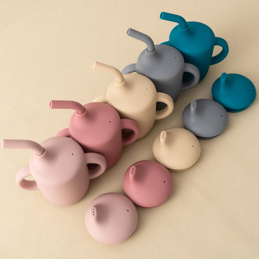 gourde bébé évolutive silicone avec poignées et embout interchangeable