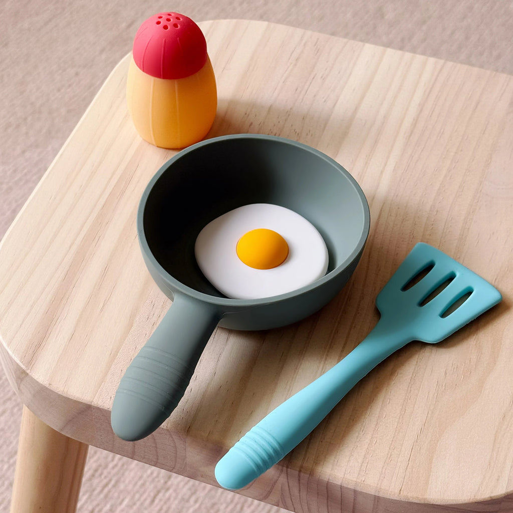jouet bébé cuisine en silicone avec ustensiles cuillère et spatule pour éveil et imitation chef