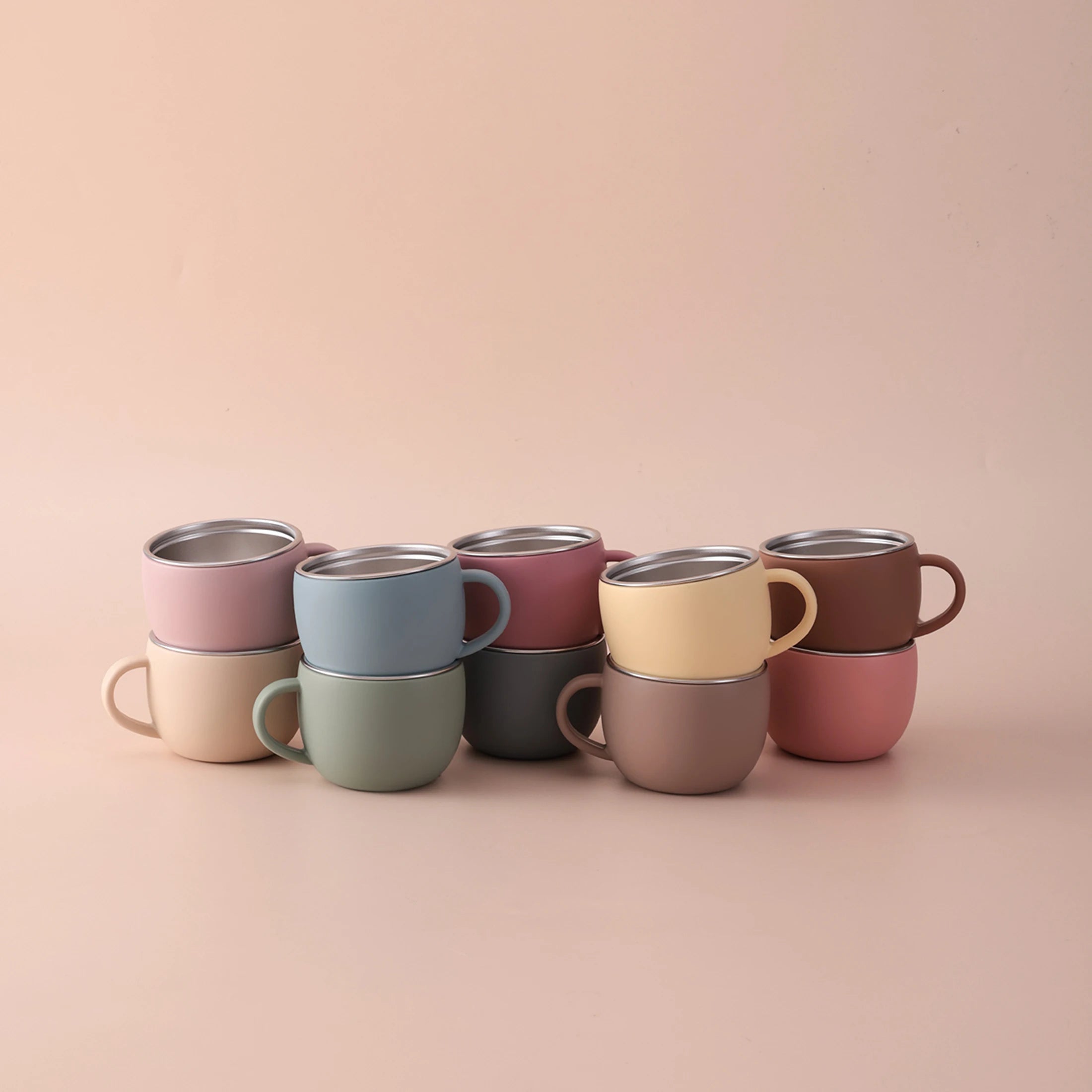 tasse bébé en inox avec revêtement silicone antidérapant